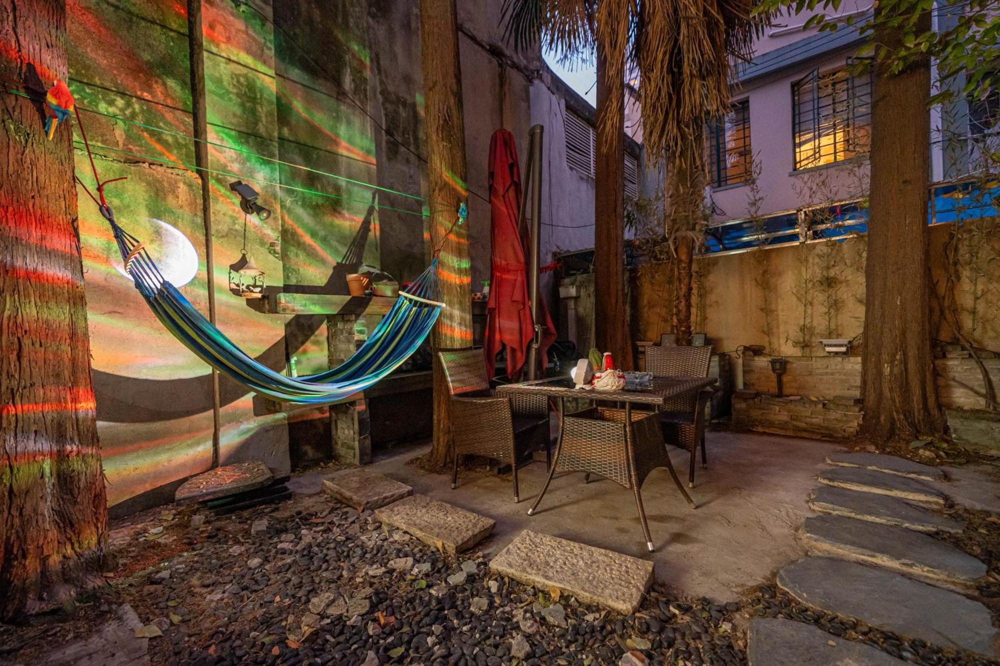 Apartment Party Garden *